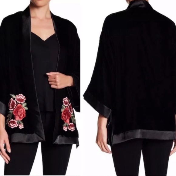 Max Studio Sweaters - Max Studio Velour Embroidered Floral Kimono Sz L